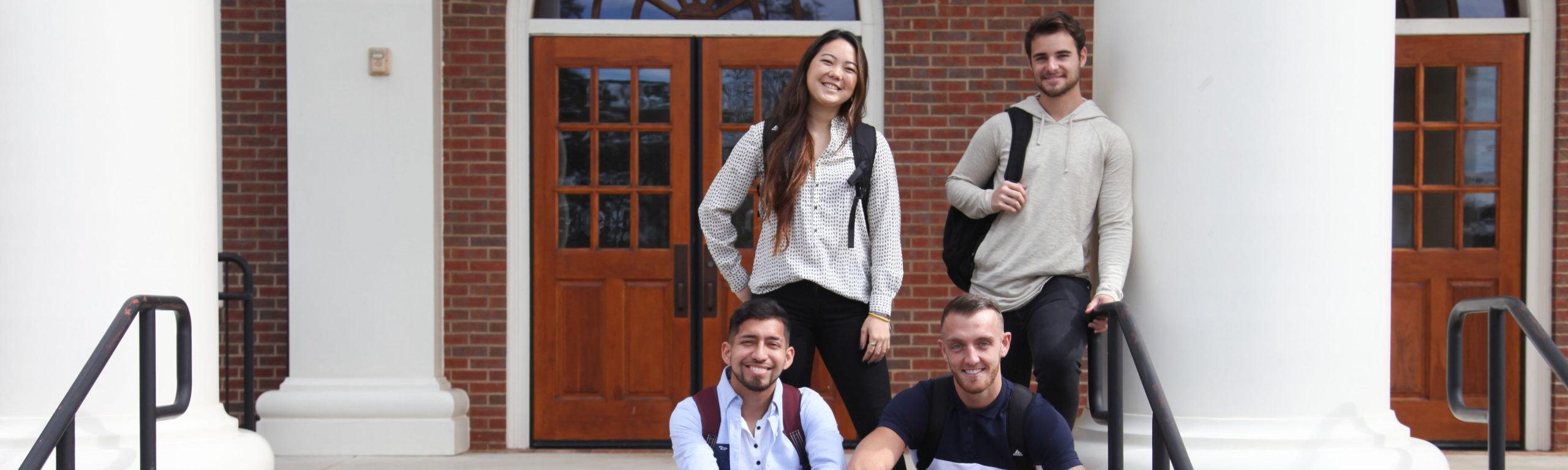 Business students in front of Smith-Bonvillian on 十大最大的网络彩票平台's campus